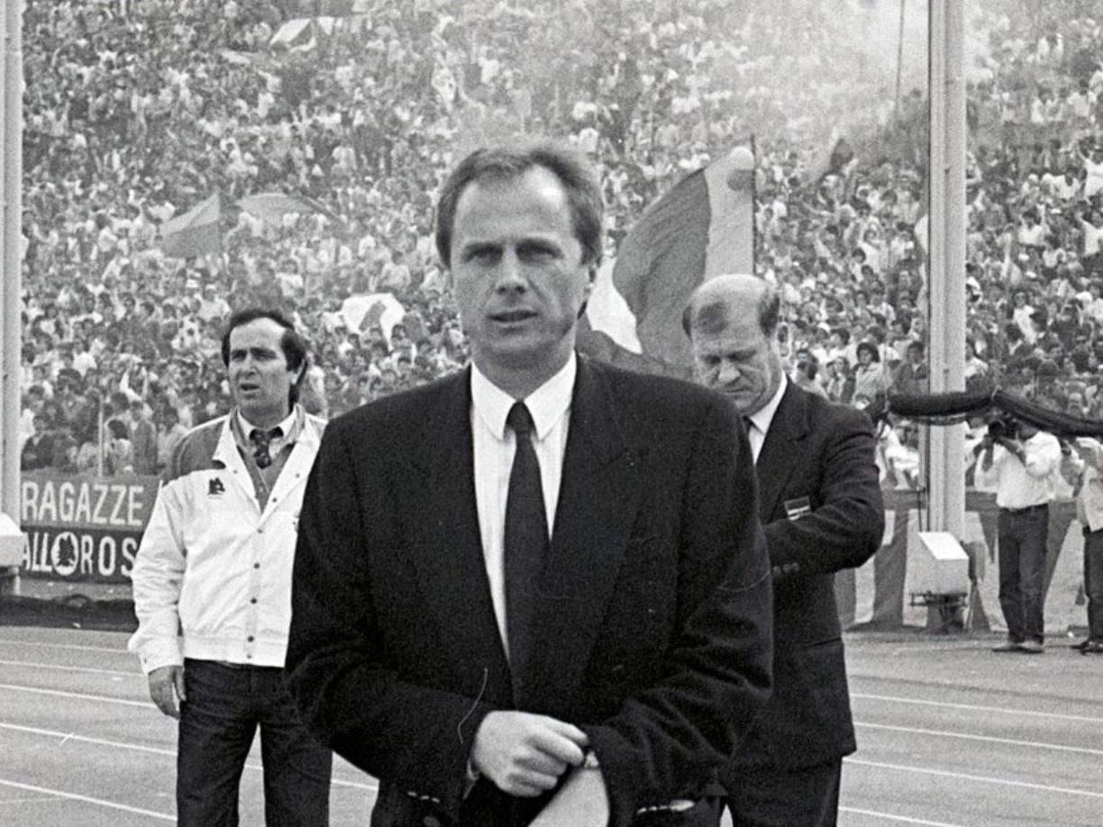 El Benfica se fijó en Sven, pero el conjunto lisboeta, víctima eterna de la maldición de Béla Guttmann para asaltar el trono continental, cayó en la final de la entonces tercera competición europea ante el Anderlecht.