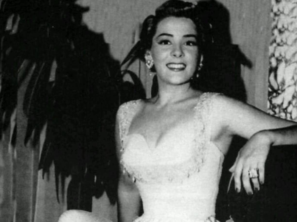 En televisión, Silvia Pinal brilló en exitosas telenovelas como “La rosa de plata” (1966) y “El derecho de nacer” (1981), convirtiéndose en una de las actrices más queridas y respetadas de la pantalla chica.