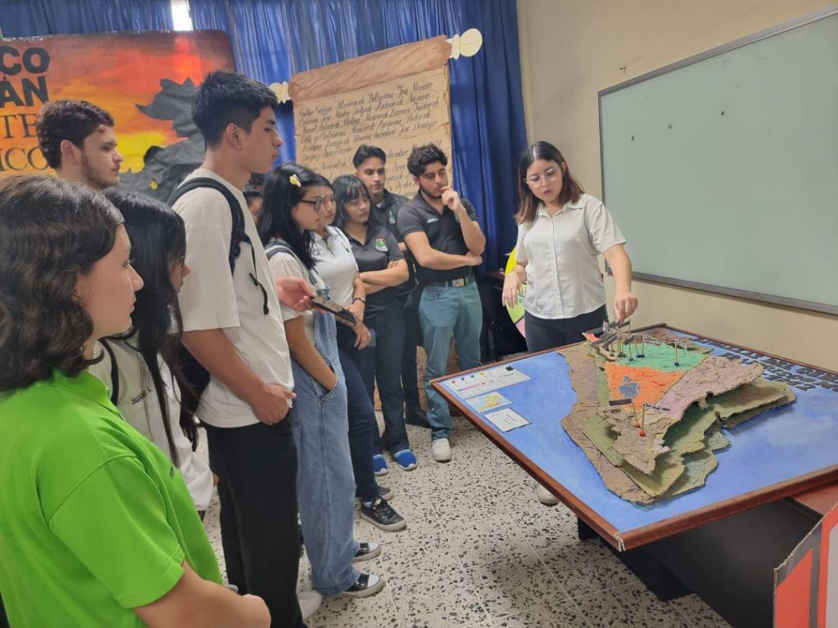En el 2019, la Universidad Pedagógica Nacional Francisco Morazán implementó la feria vocacional en la sede de San Pedro Sula, este año es su segunda edición y mantuvo una concurrida asistencia de estudiantes.