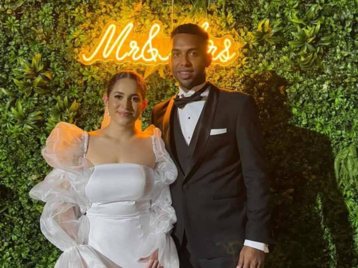 El pasado 28 de diciembre, Dylan Andrade contrajo matrimonio con la joven periodista Axsa Guillén. 