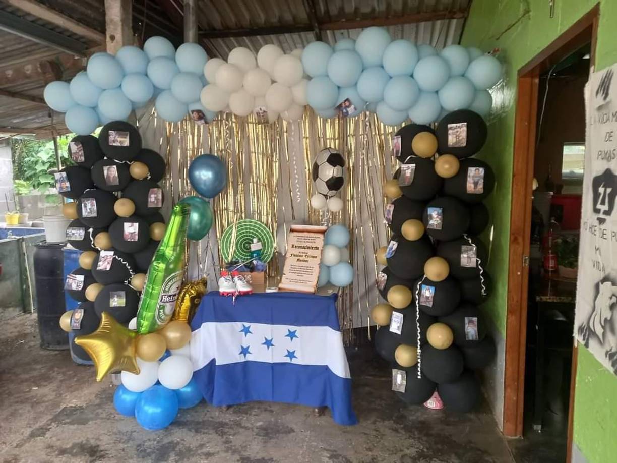 Al llegar a casa, lo recibieron con una fiesta en honor a él. Francisco Martínez vive en una aldea que se llama Santa Elena que pertenece al municipio de Santa Cruz de Yojoa.