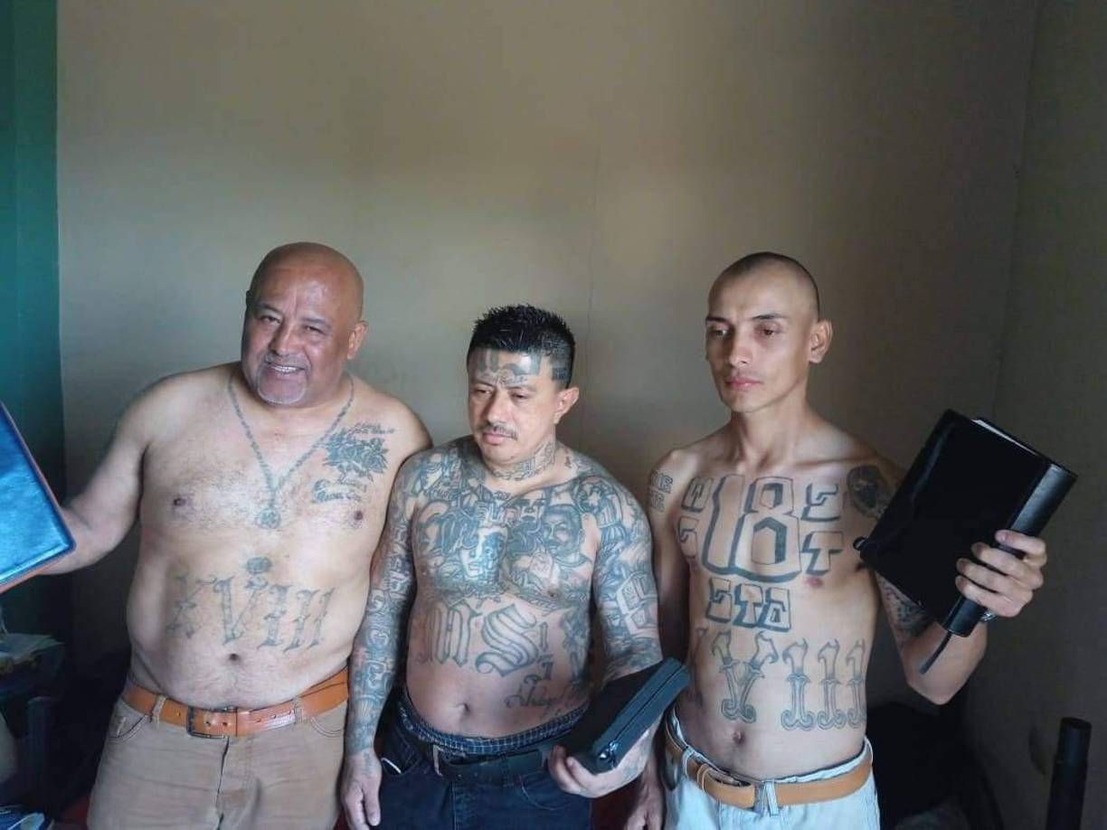 Se trata de tres hombres que confiesan ser exintegrantes de la Mara Salvatrucha (MS-13) y de la Pandilla 18, las dos estructuras criminales con mayor presencia en el país. 