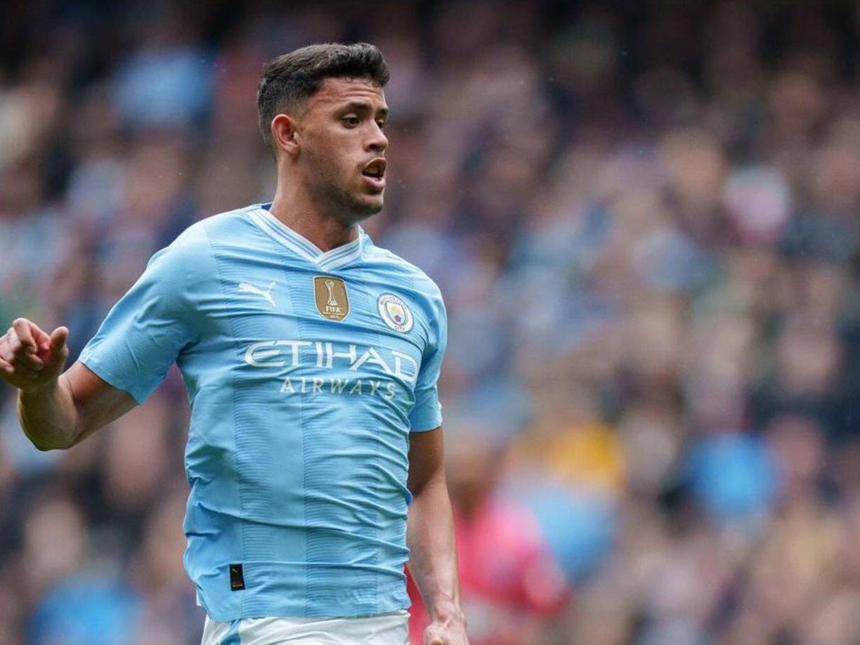 Nunes cuenta con 26 años de edad y se desempeña como centrocampista en el Manchester City, equipo que tiene como entrenador a Pep Guardiola. 