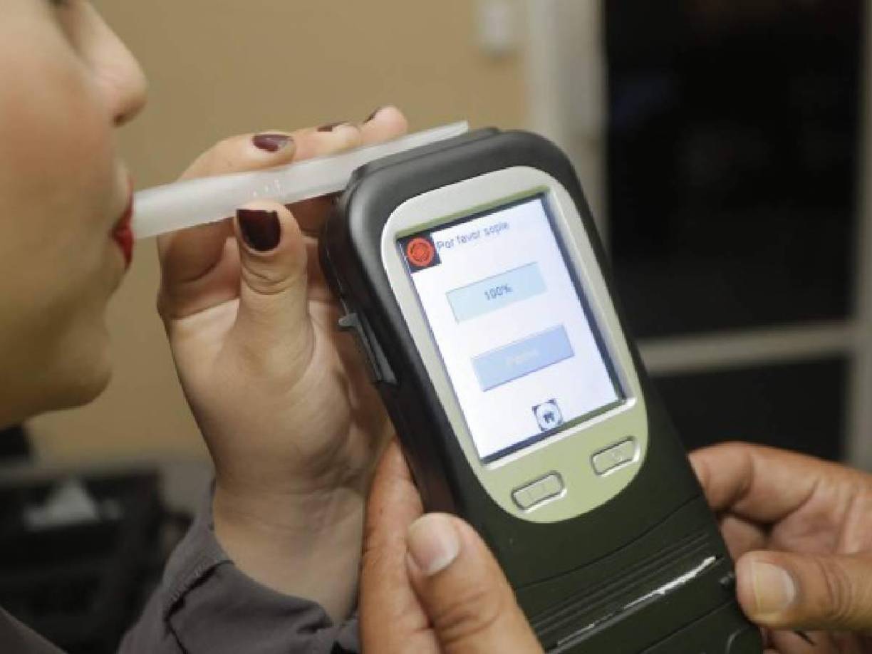 Aquí le mostramos los pasos que debe seguir si le suspenden la licencia por alcoholemia:1. Las autoridades de la <b>Dntv </b>recomiendan no conducir con el permiso suspendido por el tiempo establecido por la ley.