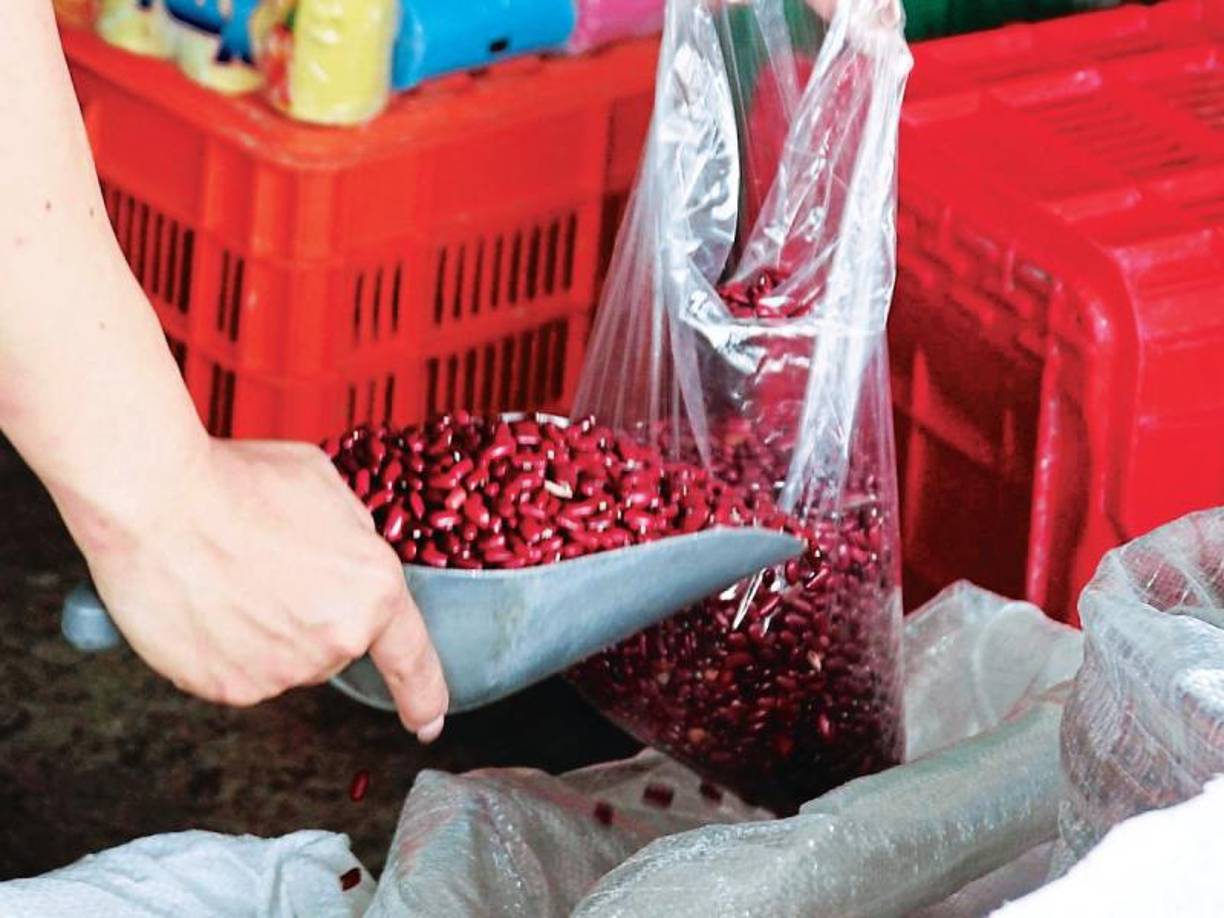 Por muchas vías, los hondureños han expresado su malestar por los imparables aumentos en los precios de los alimentos y productos de consumo básicos, los que pueden sufrir alzas que van desde centavos o un lempira, hasta L25, e incluso más.