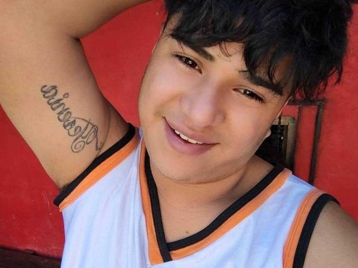 Tras su cometido, los asesinos huyeron con rumbo desconocido, mientras que el cadáver del joven quedó tirado en el interior del negocio, sobre un charco de sangre y frente a sus hermanas.