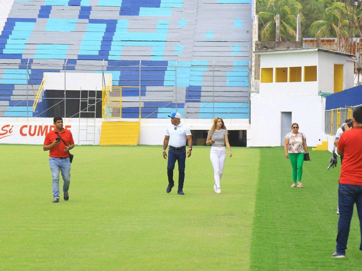 “Xiomara decidió que todos invirtiéramos en el estadio, ahora lo veo mejor. Presentaré un informé y la obra está en un 98% falta todavía el trabajo de pintura en la parte de afuera, el frente del estadio y me dice que el jueves estará terminado todo. Igual los camerinos de árbitros”, indicó Moncada. 