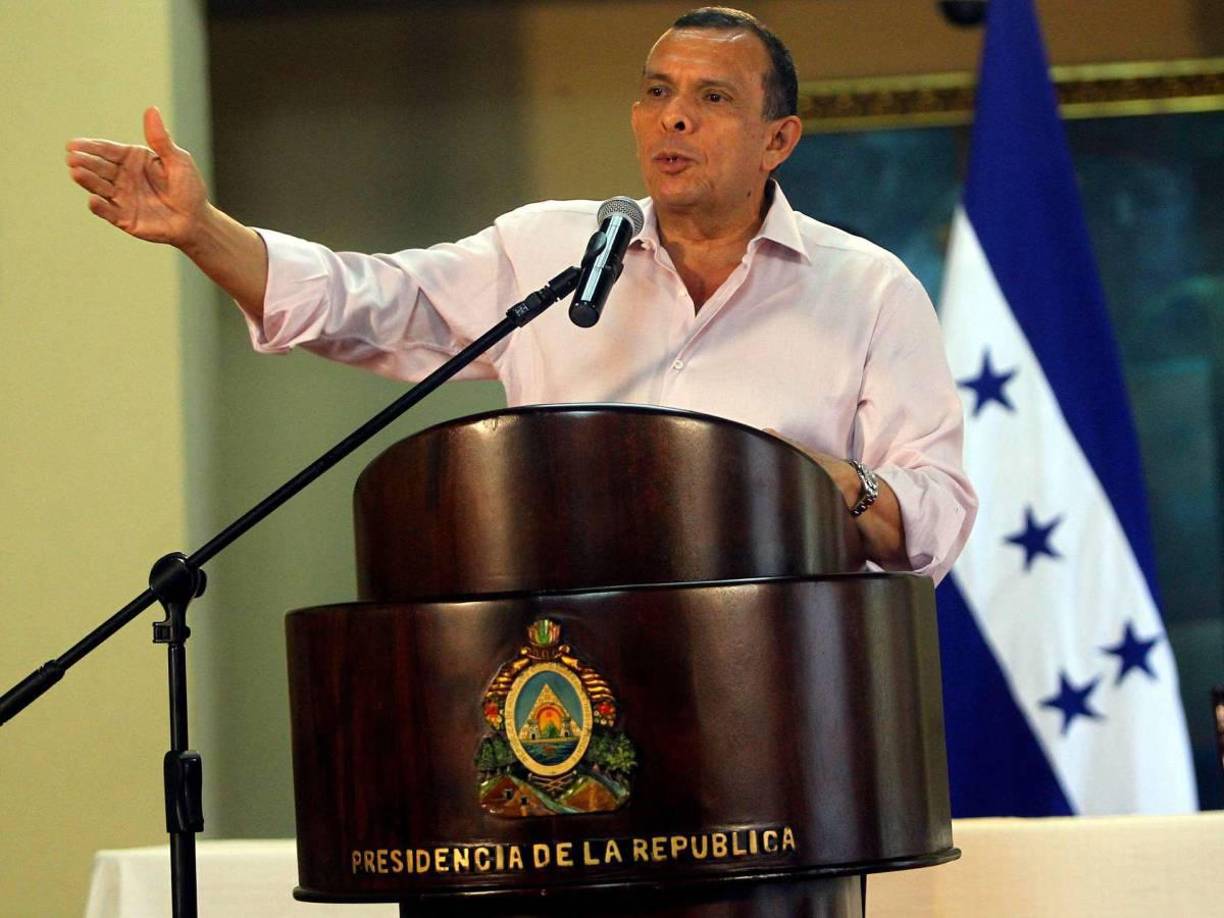 Lobo Sosa afirmó que, en su opinión, durante el gobierno de Zelaya hubo una presencia notable de narcotráfico en el país. Haciendo referencia a los denominados "narcovuelos", el exmandatario señaló que en ese período, estas aeronaves parecían "abejas" y aterrizaban en las carreteras, bloqueando solo un extremo, como la carretera de San Esteban, en Olancho.