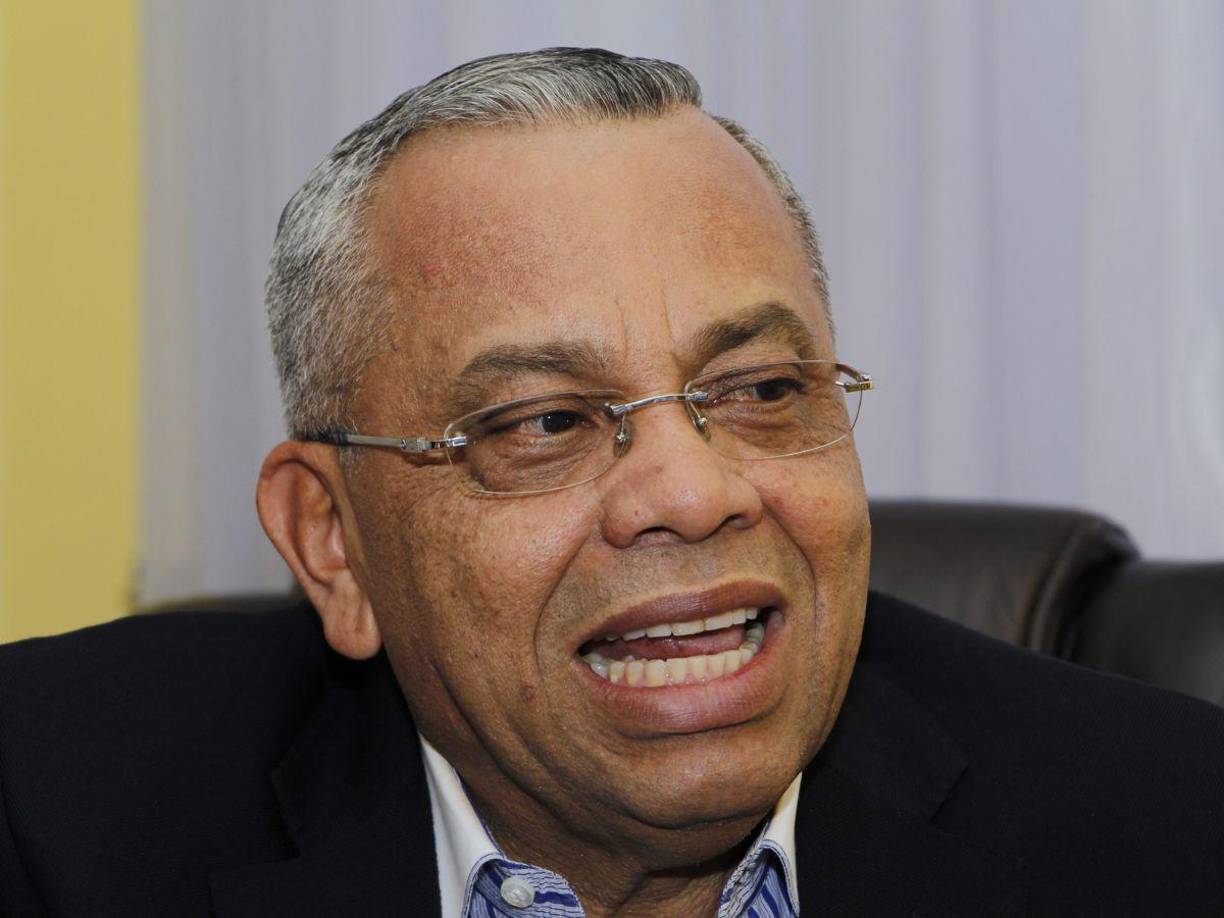 “Pedí que me ayude a preparar mi salida de pantalla para poder descansar y poder atender a mi familia”, dijo el periodista. 