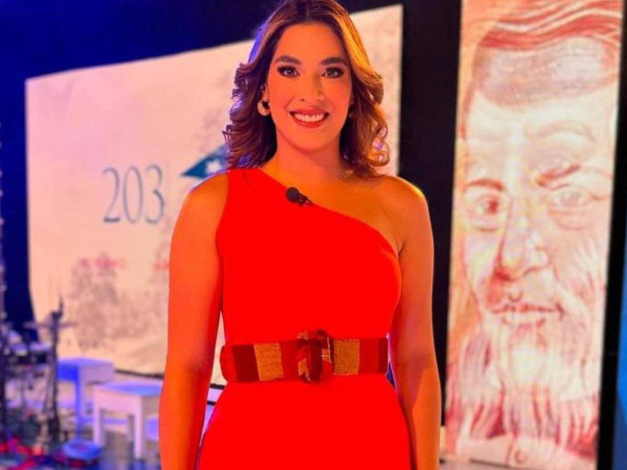 Y es que en su vestido luce un cinturón hecho con tela lenca, con el que busca rendir homenaje a la etnia lenca en Honduras. 