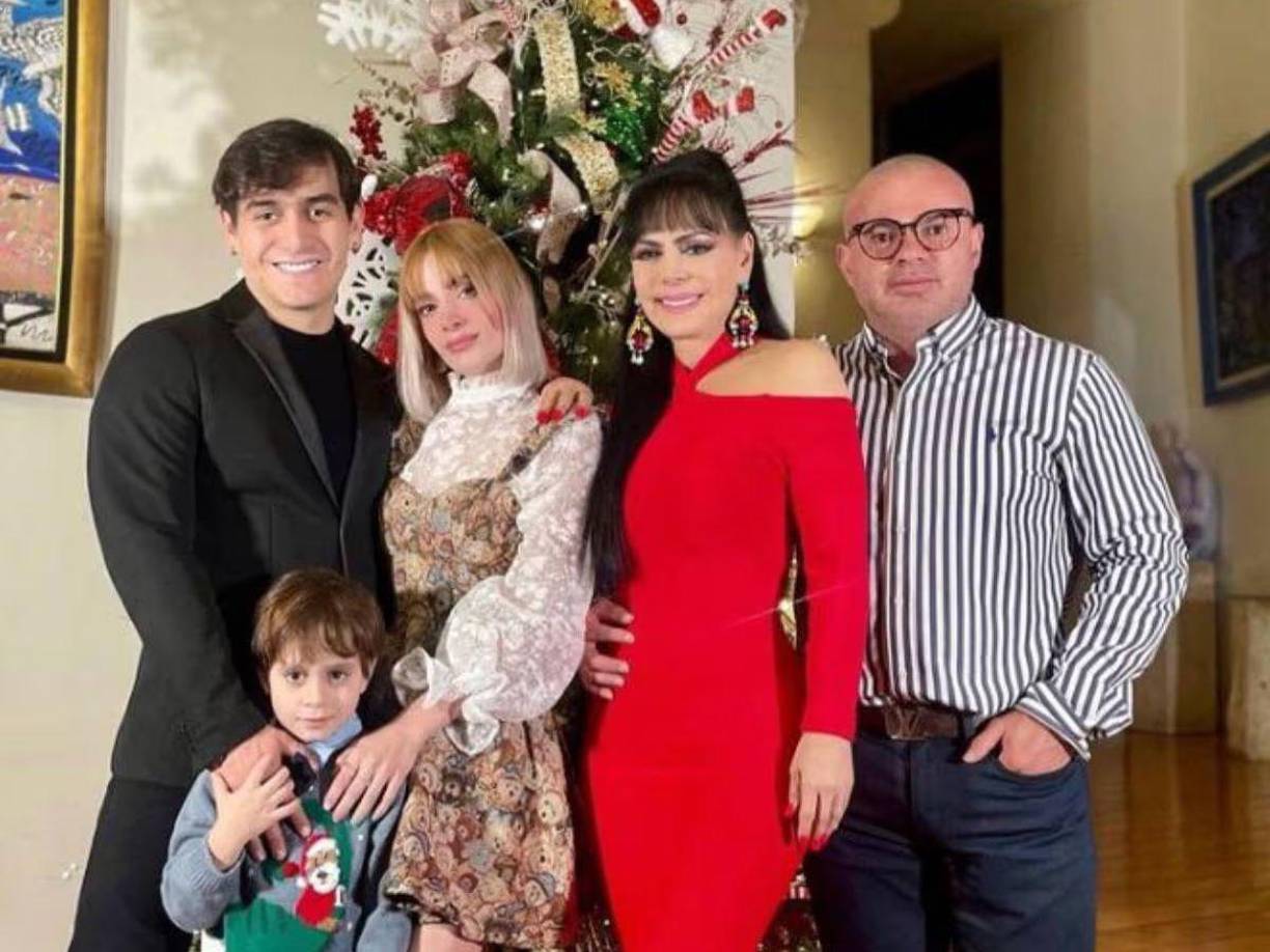 Estas declaraciones fueron proporcionadas ante la prensa en las inmediaciones de la Fiscalía de la CDMX. Imelda aseguró que desde que descubrió la traición, la relación con Maribel Guardia comenzó a ir de mal en peor.