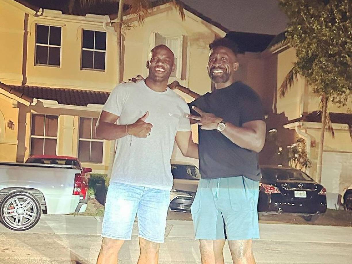 Uno de sus grandes amigos es David Suazo, exjugador catracho.