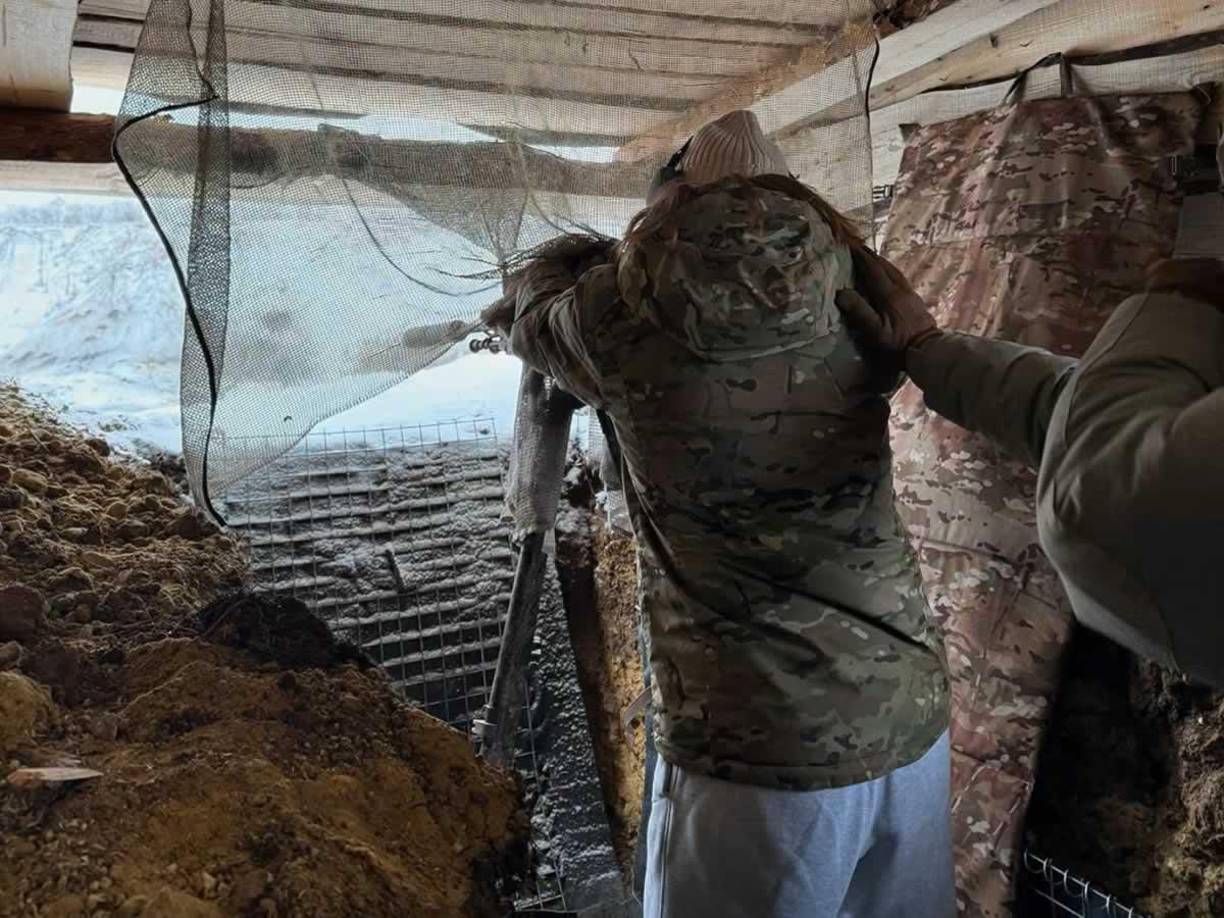 Desde Járkov, ciudad con un profundo significado personal, Svitolina compartió con sus seguidores un mensaje contundente: “Járkov tiene un lugar especial en mi corazón. La ciudad que me dio la sensación de estar en casa cuando comencé mi carrera profesional aquí a los 12 años. La ciudad que sigue brindándome calidez y protección durante la gran guerra”.