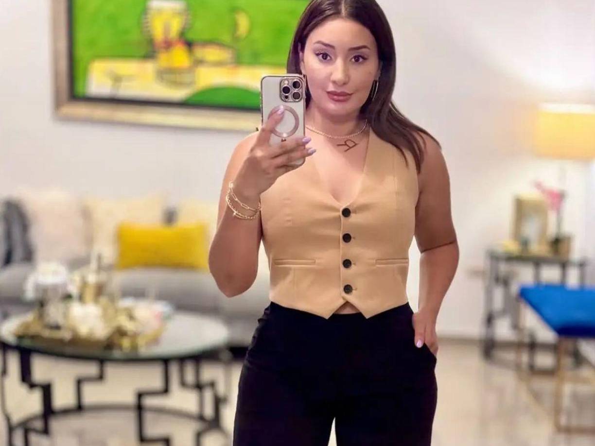 Rina Leal es una famosa ex presentadora de televisión, saltó al mundo de la farándula tras laborar para el canal HCH. 