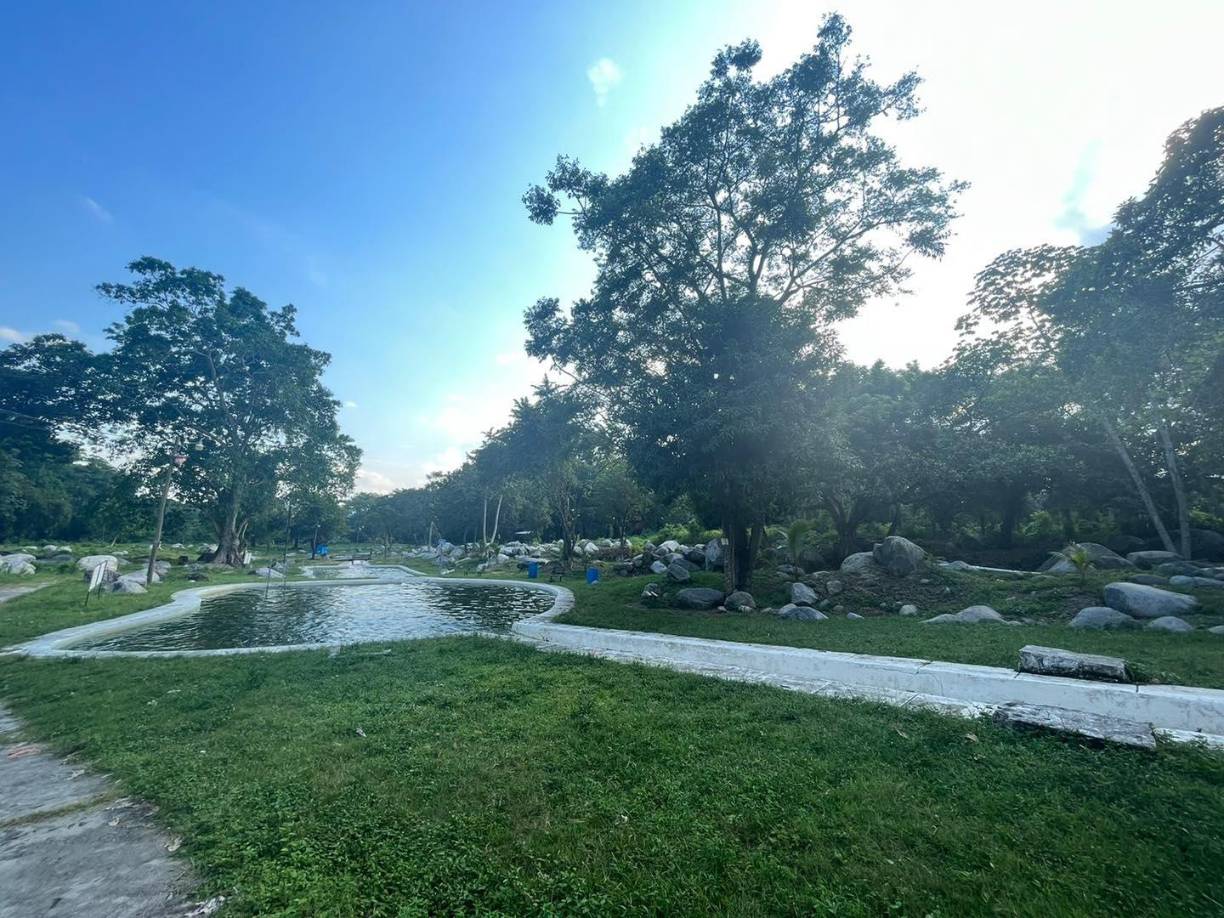 Su mayor atractivo es que sus 10 piscinas están rodeadas de naturaleza, por lo que se convierte en el lugar ideal para descansar en un día soleado.