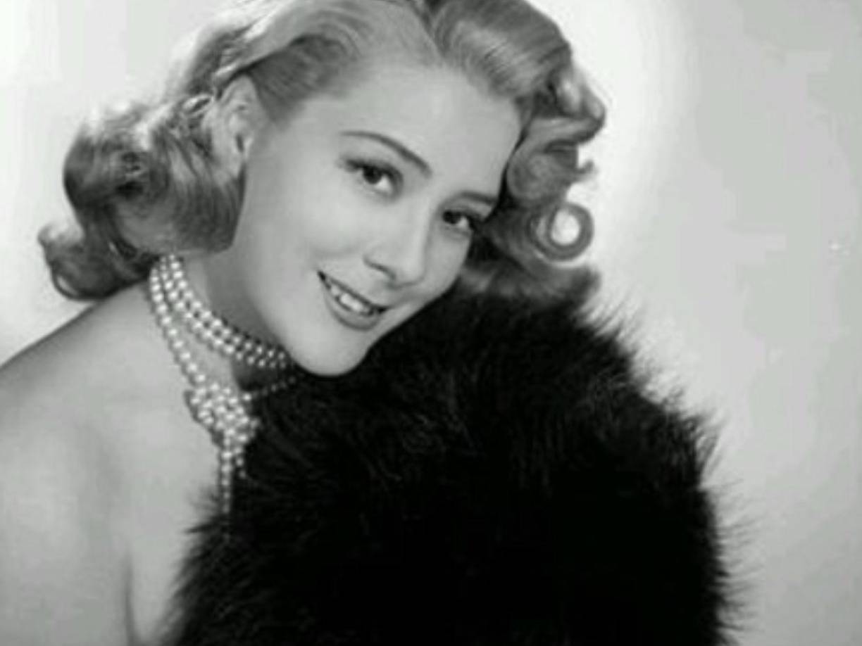 A lo largo de su extensa carrera, ha conquistado no solo el cine, sino también el teatro y la televisión, consolidándose como una de las grandes divas del espectáculo. 