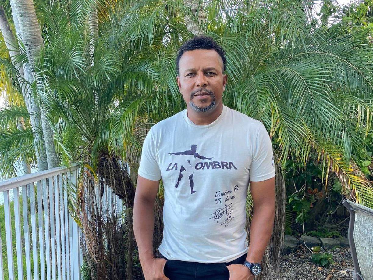 Carlos Pavón tuvo una enorme trayectoria como futbolista, además ha sido DT y comentarista deportivo.