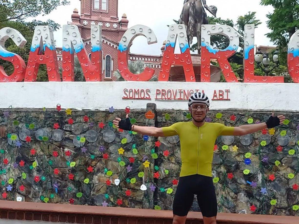 Rendón añadió que Pérez, de 48 años y que nació en la localidad de Támesis, “fue encontrado en una vía pública del Carmen de Viboral con una herida por arma blanca. Lamentó mucho esta noticia y envío un abrazo sincero a su familia”.