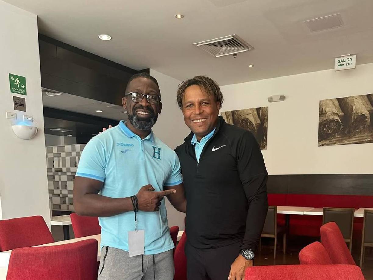 Junto a otros grandes exjugadores de Honduras imparten clínicas llamadas Hermanos Catrachos.