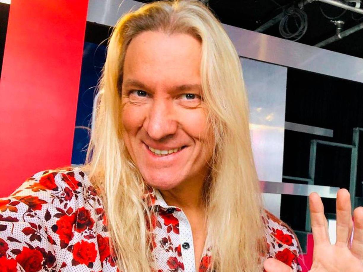 “Cazzu no va a hablar, no va a decir nada porque Nodal le compró antes de dejarla no una casa, sino tres casas en Argentina. Se habrían puesto de acuerdo para separarse en el mes de marzo y ahora son muy amigos, pues han hablado todo el tiempo”, comentó Ceriani.