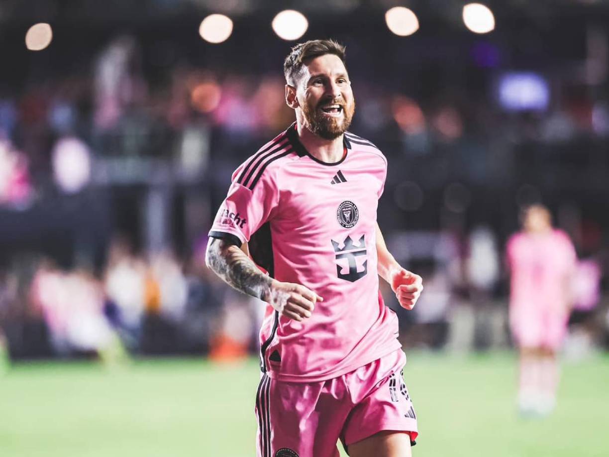 El partido entre los merengues, que estrenará técnico tras la salida de Pedro Troglio, y el equipo de Leo Messi, Luis Suárez, Busquets y Jordi Alba sería en la última semana de enero del 2025 en el Estadio Olímpico.