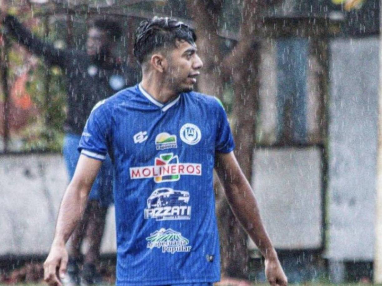 Avner Portillo, hermano de Clever Portillo, convenció a David Patiño y consiguió un contrato por dos años con el Victoria. 