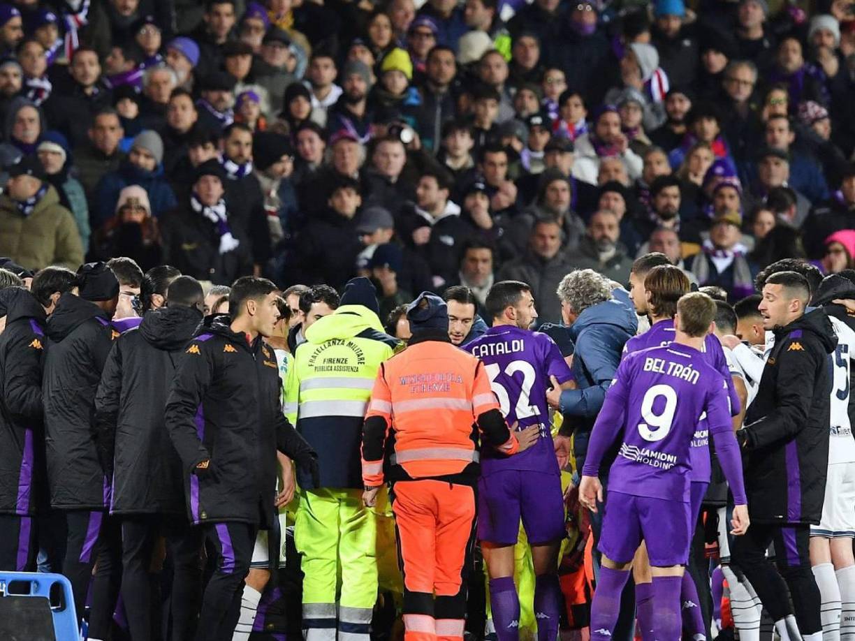 El partido marchaba con empate sin goles y estaba parado porque el VAR revisaba una acción para determinar si un gol del argentino Lautaro Martínez era legal o no.