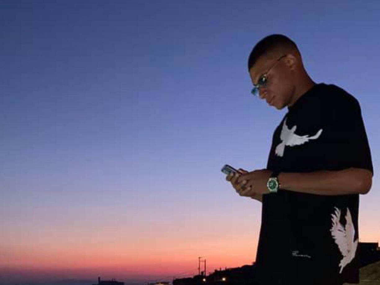 La presión que vive el delantero es evidente, tanto a nivel de club como de selección. De hecho, sus propios compañeros se sorprenden con lo que tiene que lidiar diariamente.