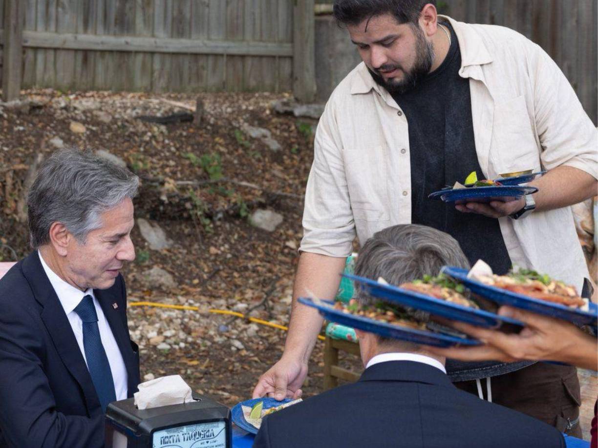 El secretario de Estado de los Estados Unidos, Antony Blinken, paró este miércoles a almorzar en una taquería de Austin (Texas) cuando iba de camino al aeropuerto para su viaje oficial a México.