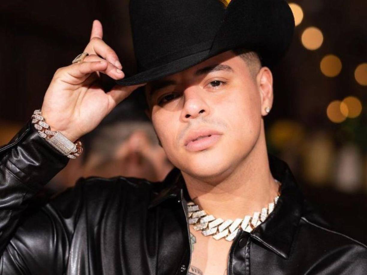 Como era de esperarse, bastaron unas horas para que esta información llegara al vocalista de Grupo Firme y reaccionara a través de sus historias de Instagram.