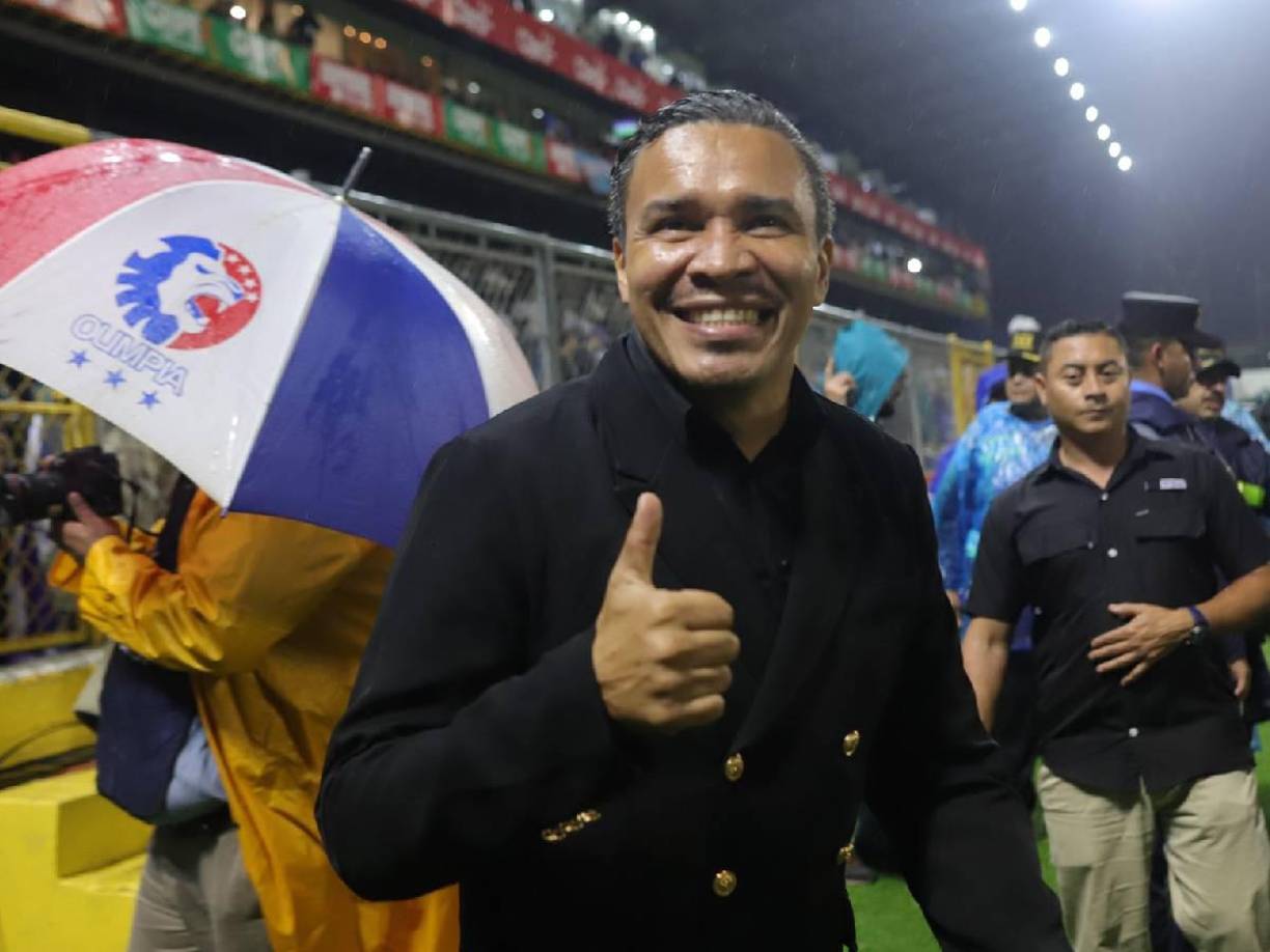 Uno de los que sorprendió con su presencia fue el exjugador de la Selección de Honduras, Rambo de León.