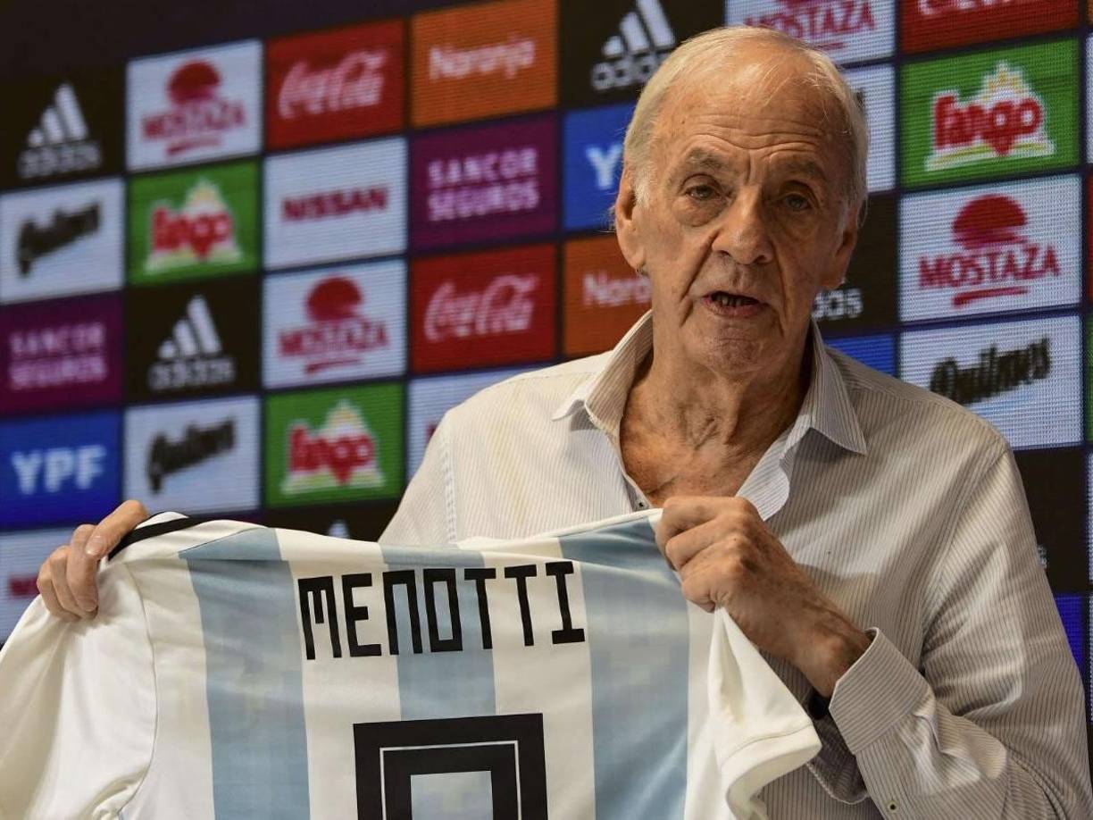César Luis Menotti (Murió el 5 de mayo). ‘El Flaco‘, quien hizo campeón del mundo a Argentina por primera vez en el banquillo en 1978, murió a los 85 años.