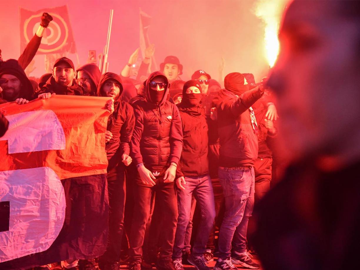 Esta agresión se produce menos de dos meses después de que un hincha del Newcastle United fuera también apuñalado en el mismo barrio en la previa a otro partido del grupo F de la Champions.