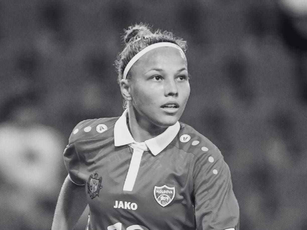 El mundo del deporte está de luto nuevamente tras el fallecimiento de una futbolista de una forma trágica.