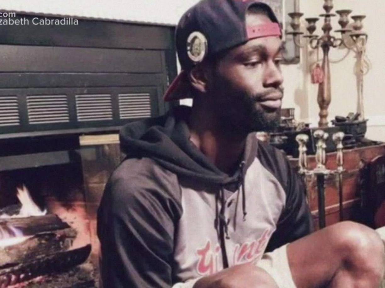 Una vez que fue alcanzado, los agentes le dieron la <b>brutal golpiza</b> que eventualmente le costaría la vida.