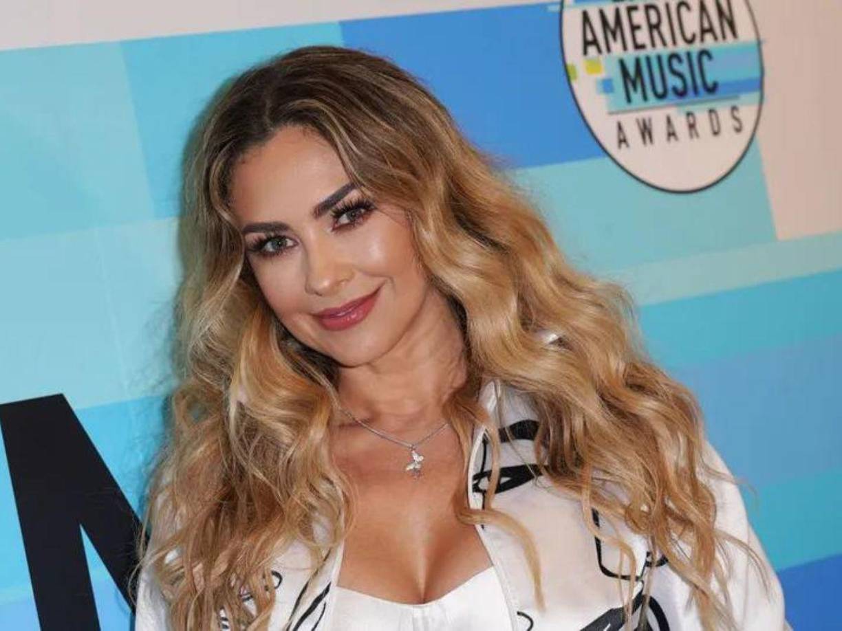 “Mis hijos sí dijeron: ‘Mamá, ¿por qué mi papá fue a recoger a las hijas de esta señora?’ Y les dije, bueno son las hijas de nuestros amigos y ellas no tienen la culpa de nada. Ellos no se enojaron. Simplemente dijeron: ‘Wow, ¿por qué sí van para allá y no viene a mi escuela?”.