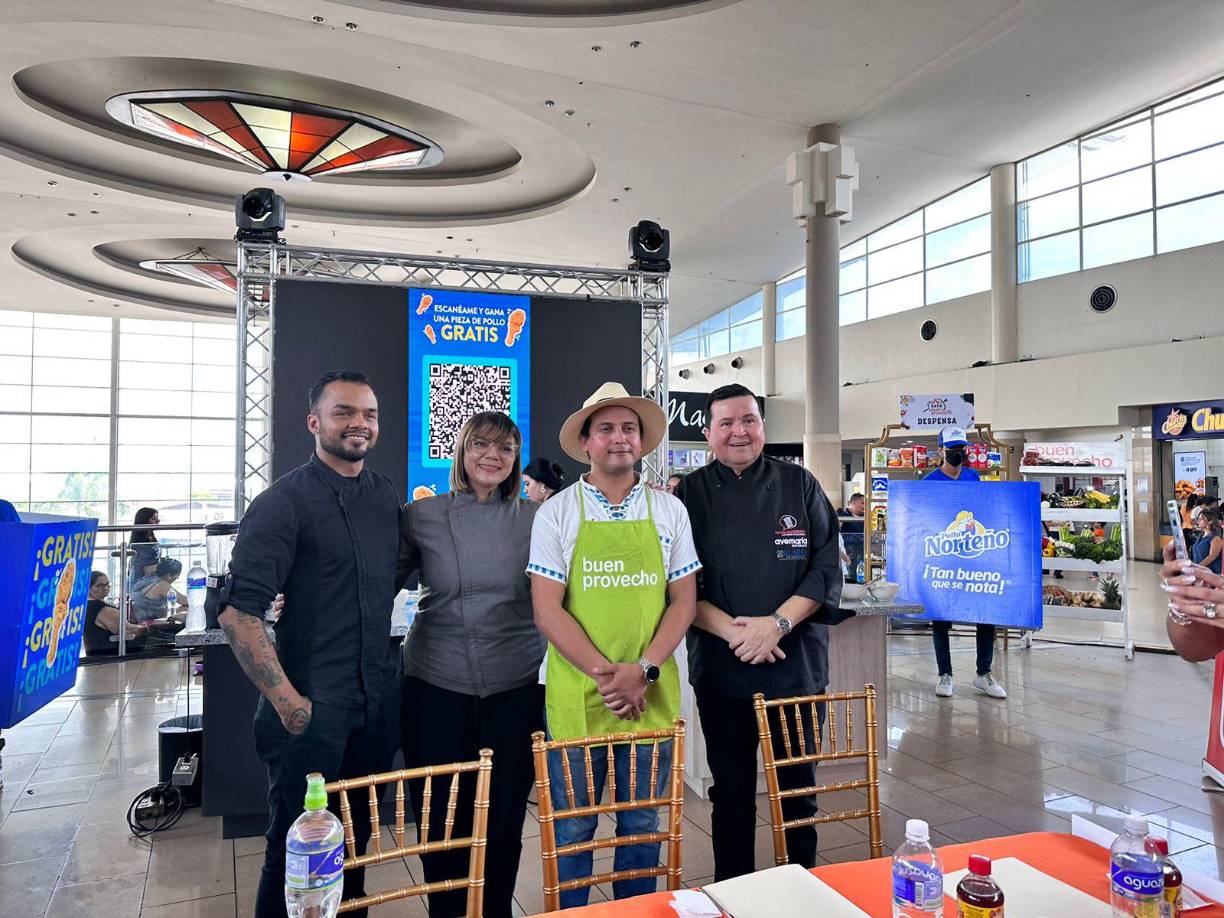 La competencia estuvo dividida en tres bloques, en el número uno resultó ganador el capitalino Juan Rafael Borjas Valladares, y tras el pase, el joven posó junto a los chefs y jurados del concurso Carlos Espinal, Carla Bonilla y Hernando Moreno.