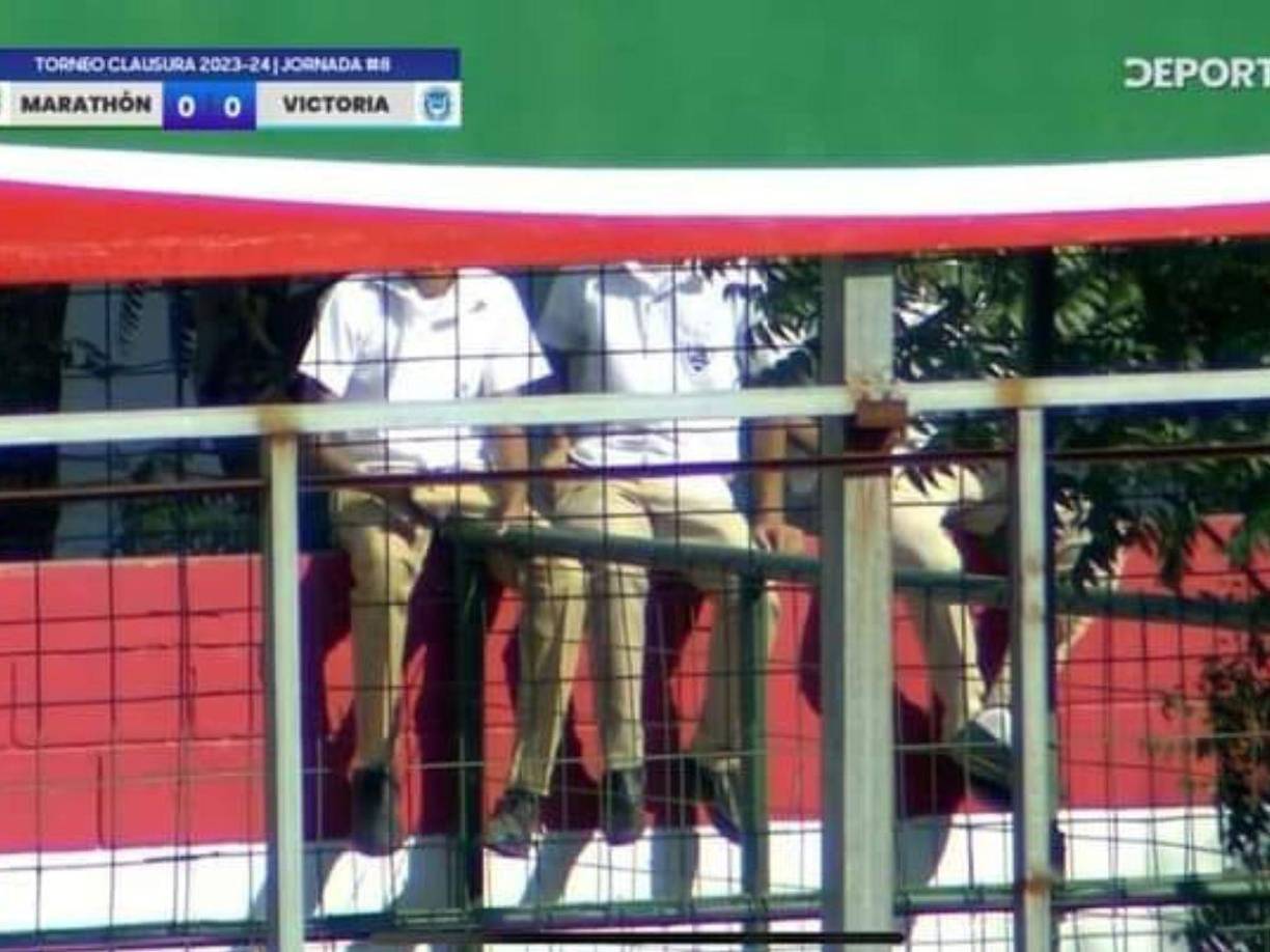 ¿Se capearon las clases? Ellos son estudiantes que aprovecharon a disfrutar del partido entre Marathón vs Victoria.