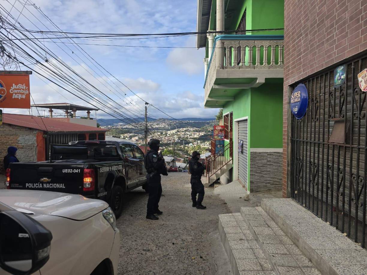 Para el día programado de la celebración de audiencia inicial, este individuo no se hizo presente, por lo que se emitió orden de captura en su contra.