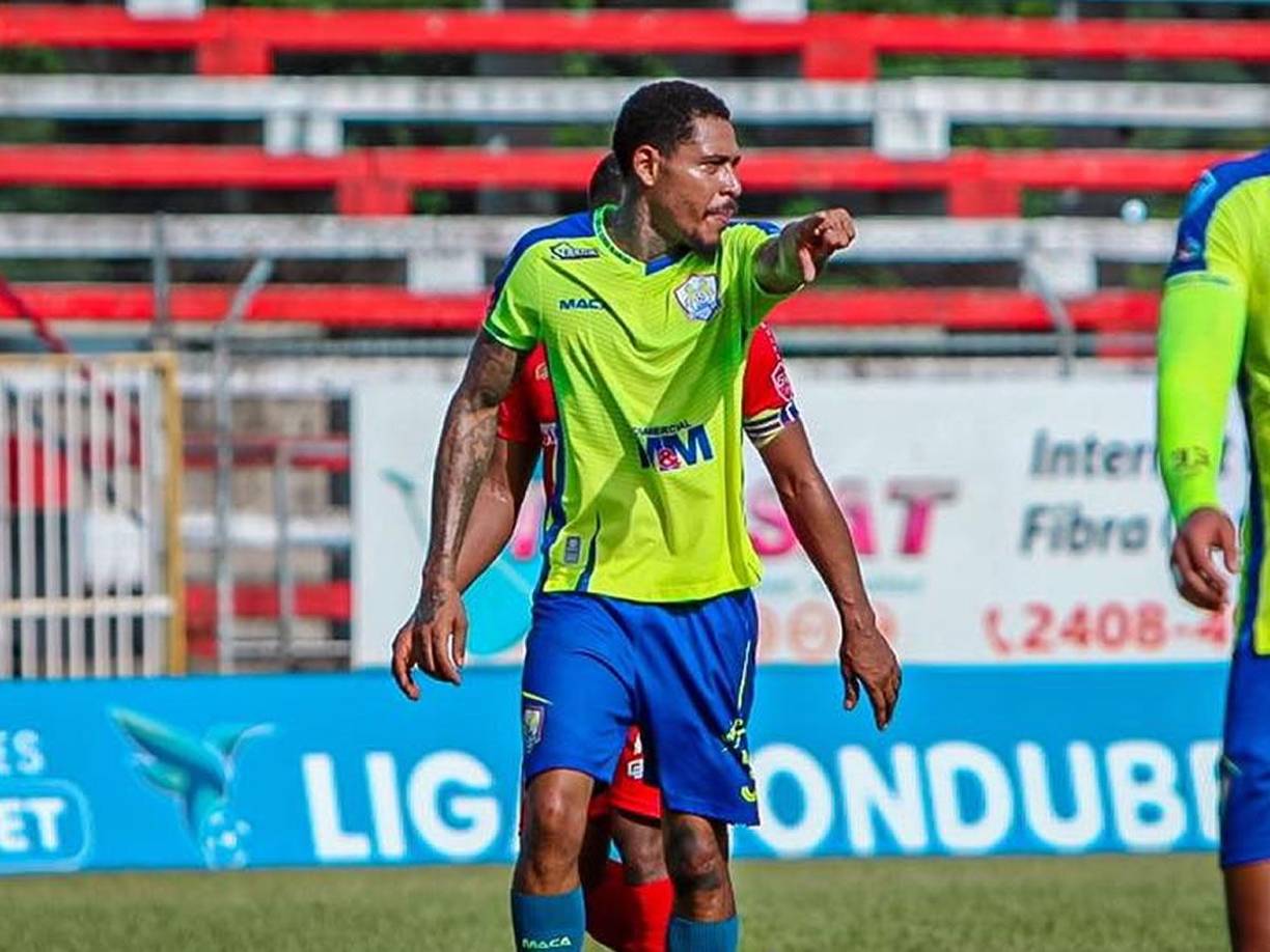 Henry Figueroa - El defensor hondureño tendría las horas contadas en el Olancho FC. Los Potros querrían fuera al jugador por “estar pensando en solo Motagua”. Desde el nido, no quieren hablar al respecto sobre si tiene las puertas abiertas o no.