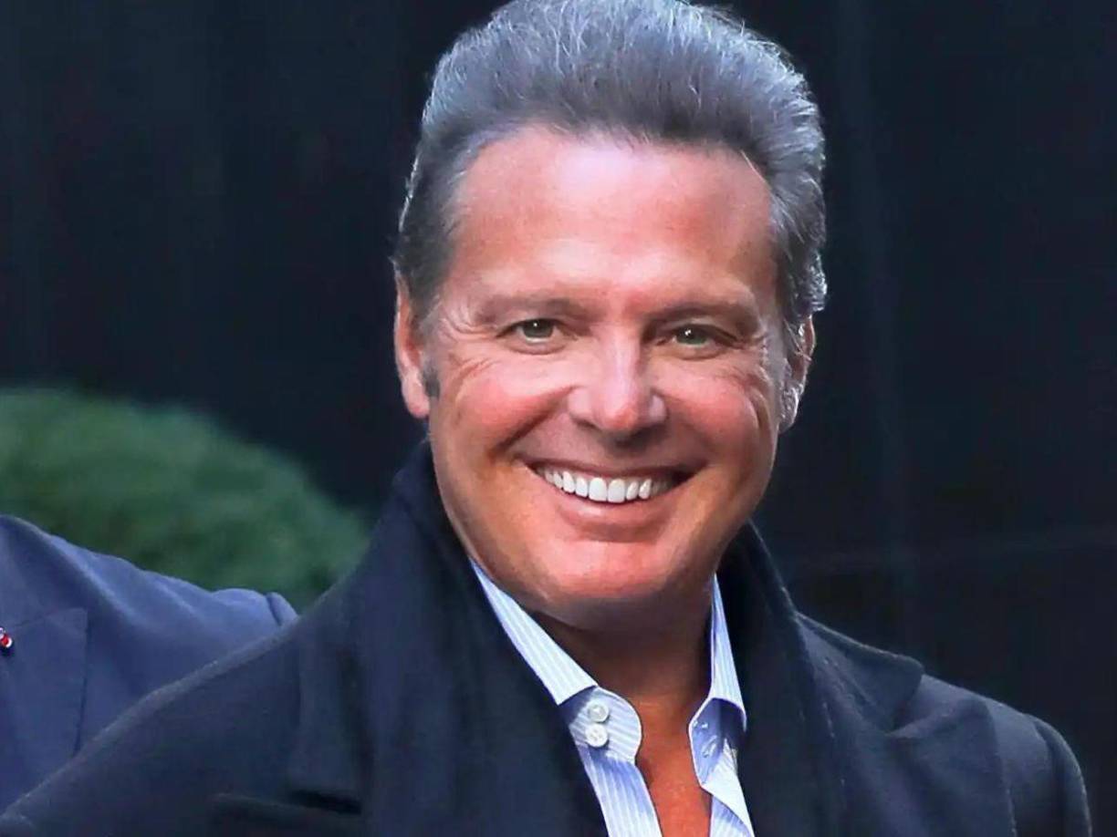 El medio español Diez Minutos dio a conocer que Luis Miguel tiene una orden de detención en México, la cual corresponde a una demanda que Aracely Arámbula interpuso por incumplir las obligaciones de manutención de los dos hijos que tienen en común.
