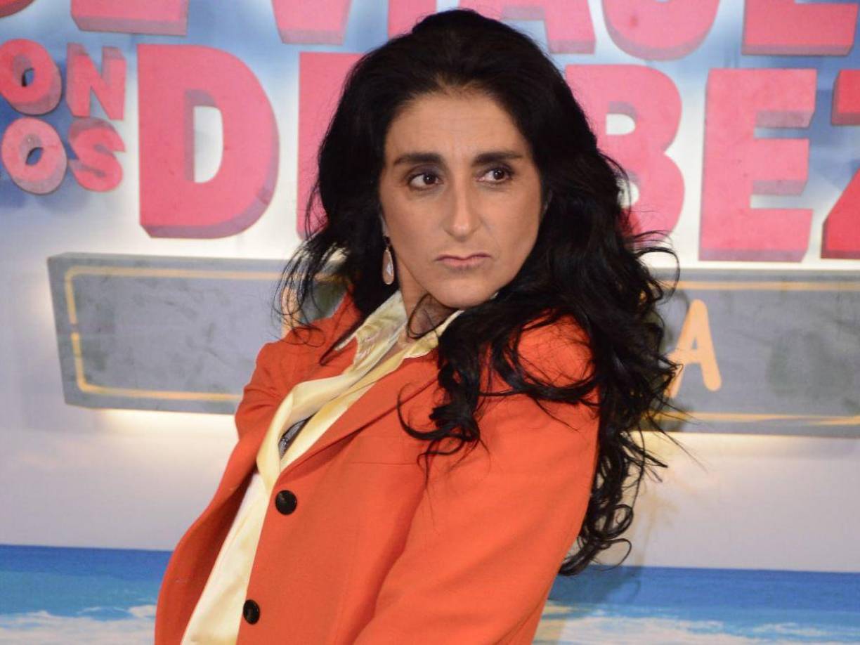 Sin embargo, las cámaras cambiaron de lugar a la sala en donde se encontraba Wendy Guevara unos minutos más tarde se comenzaron a escuchar gritos de personas que se encontraban al exterior: “Fuera Bárbara”.