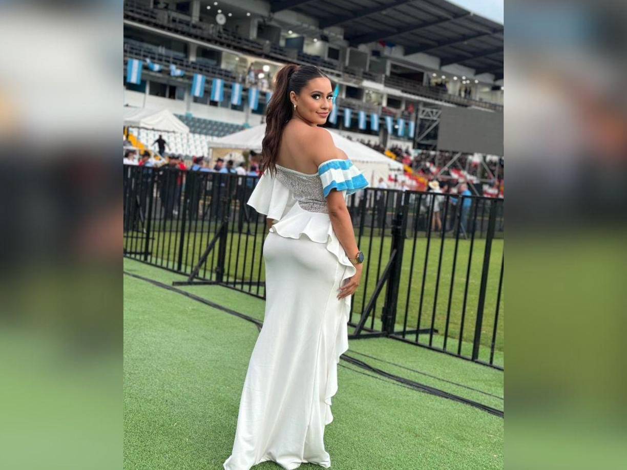 En ese sentido, la presentadora de televisión Alejandra Rubio no se ha quedado atrás y ha optado por un vestido con un mensaje muy peculiar. 