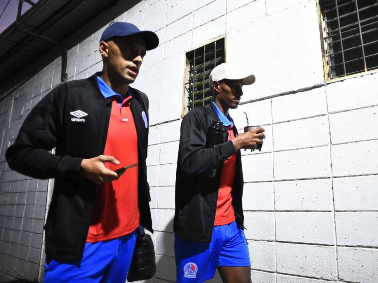 Los uruguayos Emanuel Hernández y Marcos Montiel son las nuevas caras en el Olimpia y entraron en la convocatoria.