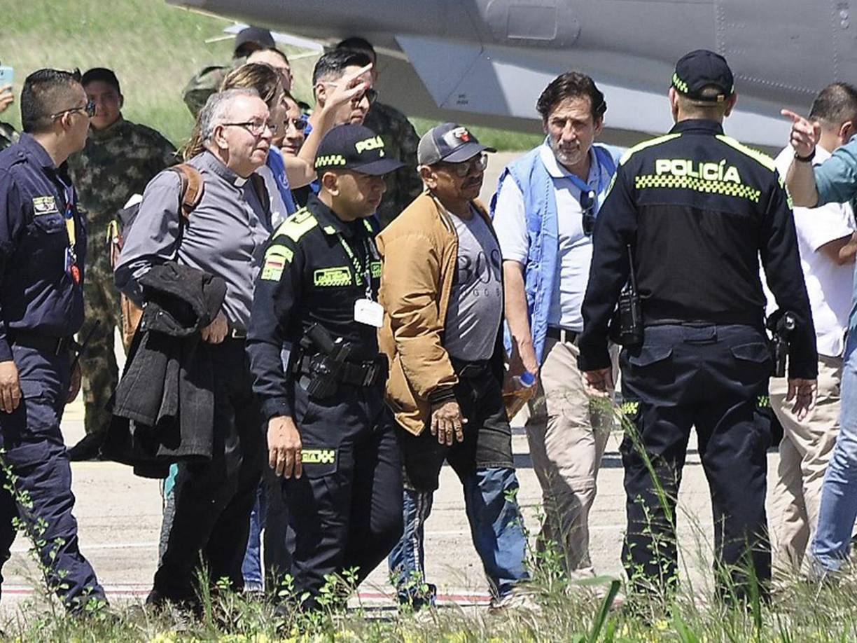 La guerrilla del ELN, en negociaciones de paz con el gobierno de Colombia, liberó este jueves al padre del futbolista del Liverpool, <b>Luis</b> <b>Díaz</b>, secuestrado desde el 28 de octubre en una zona fronteriza con Venezuela.