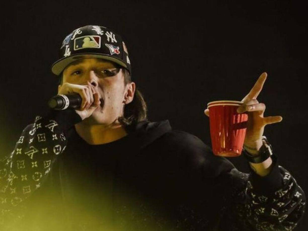 Desde el lanzamiento de “Ella baila sola”, hace casi un mes, este tema ha sumado más de 6,700,000 reproducciones contra las 5,900,000 de “Flowers”. Además, el video en YouTube tiene casi 30,000,000 de vistas a solo nueve días de su lanzamiento.