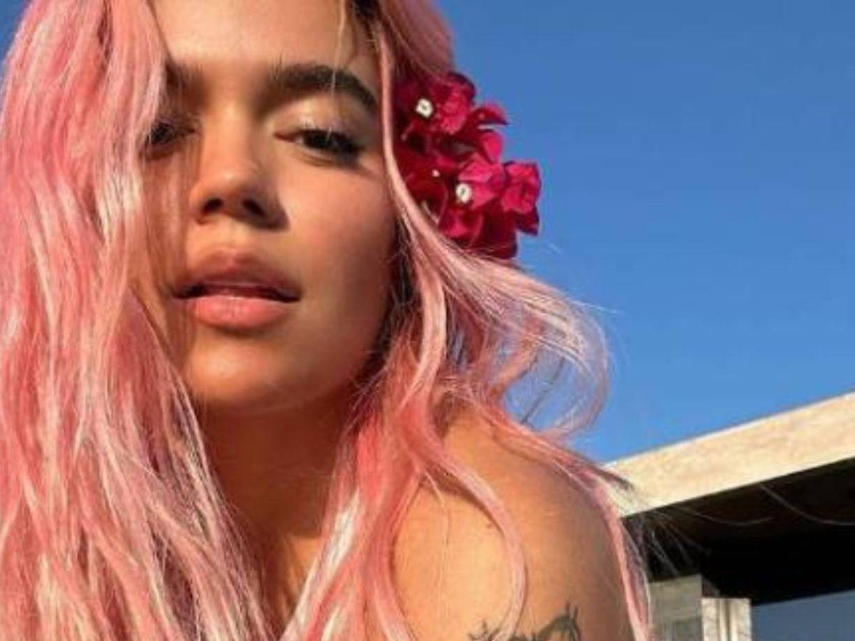 Karol G también aprovechó para pedirle a las personas que están creando esos rumores de que no lo hagan más y aseguró que en su carrera musical y en su vida le va bien porque trabaja duro y no por hacer un pacto o pertenecer a un grupo en específico.