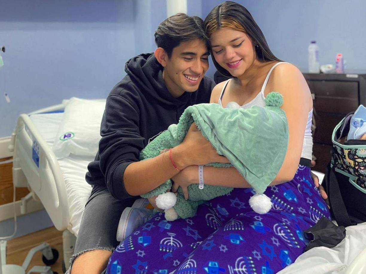 El joven tiktoker hondureño Leonel Villanueva ya es papá, recientemente compartió un carrusel de fotografías del acontecimiento en sus redes sociales.