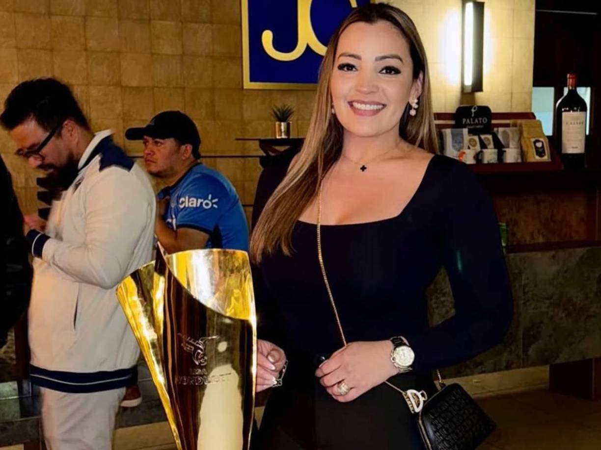 Virginia Varela es full aficionada del Motagua y no ocultó su emoción tras la Copa ganada por el cuadro azul tras vencer al Olimpia en el Clausura 2024.