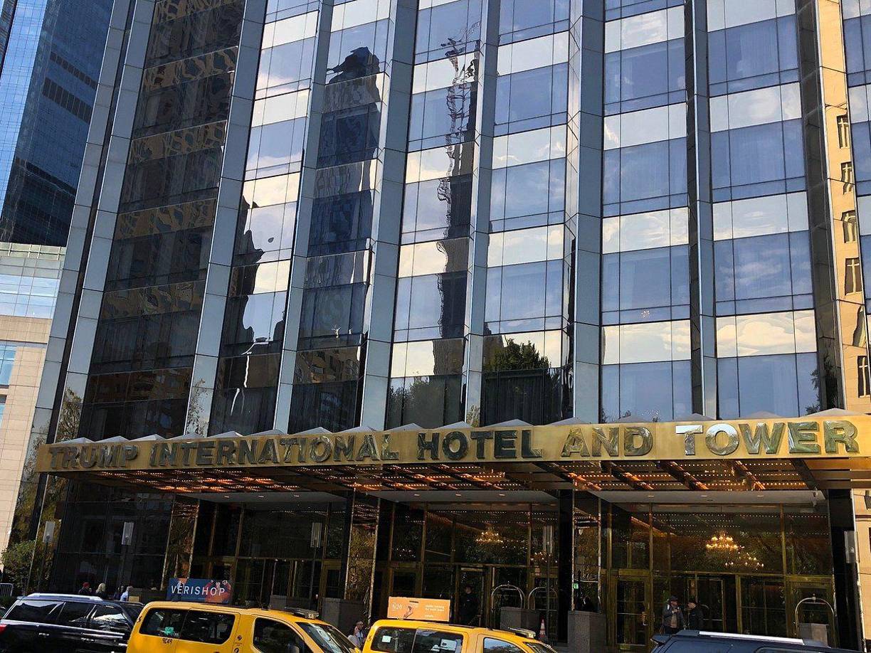 En 2015, Cristiano Ronaldo compró un lujoso departamento en la Trump Tower de Nueva York por 18 millones. No obstante, cuatro años más tarde ha sufrido enormes pérdidas siendo una terrible inversión.